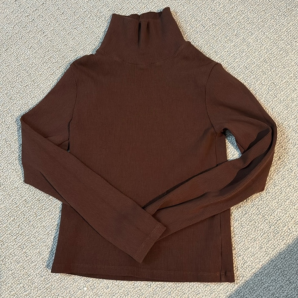 Donni ribbed turtleneck